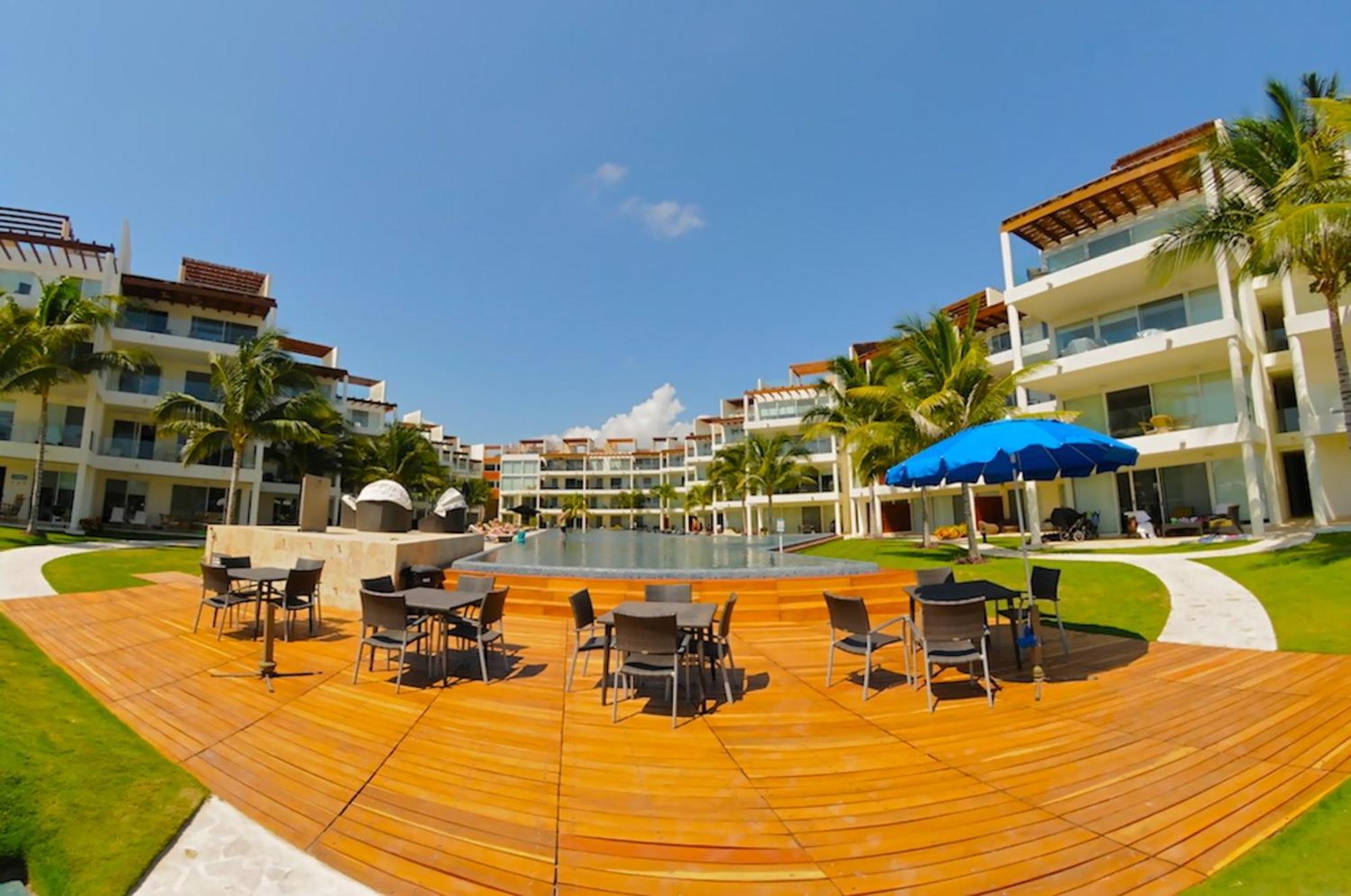 The Elements Oceanfront & Beachside Condo Hotel Playa del Carmen Esterno foto