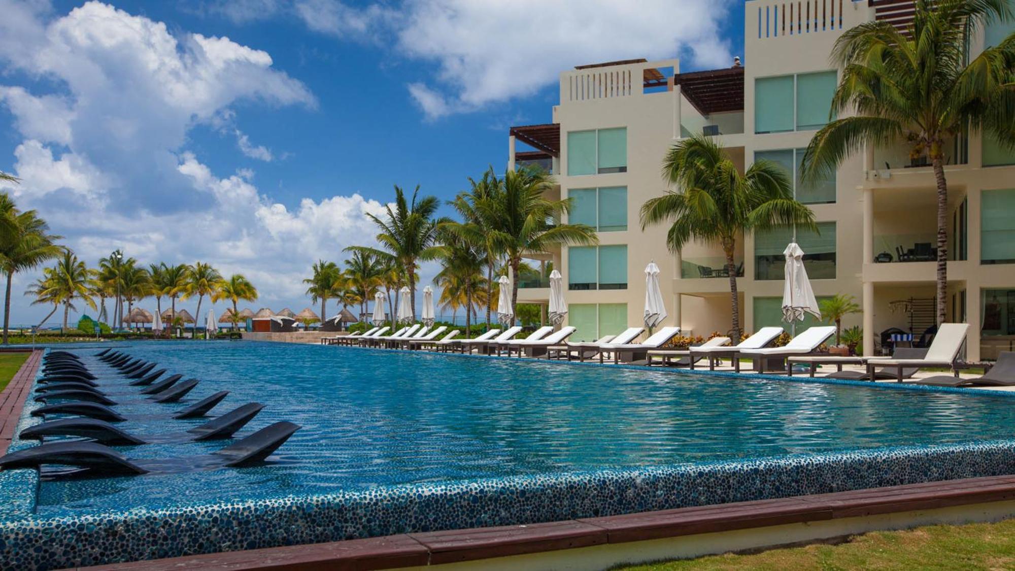 The Elements Oceanfront & Beachside Condo Hotel Playa del Carmen Esterno foto