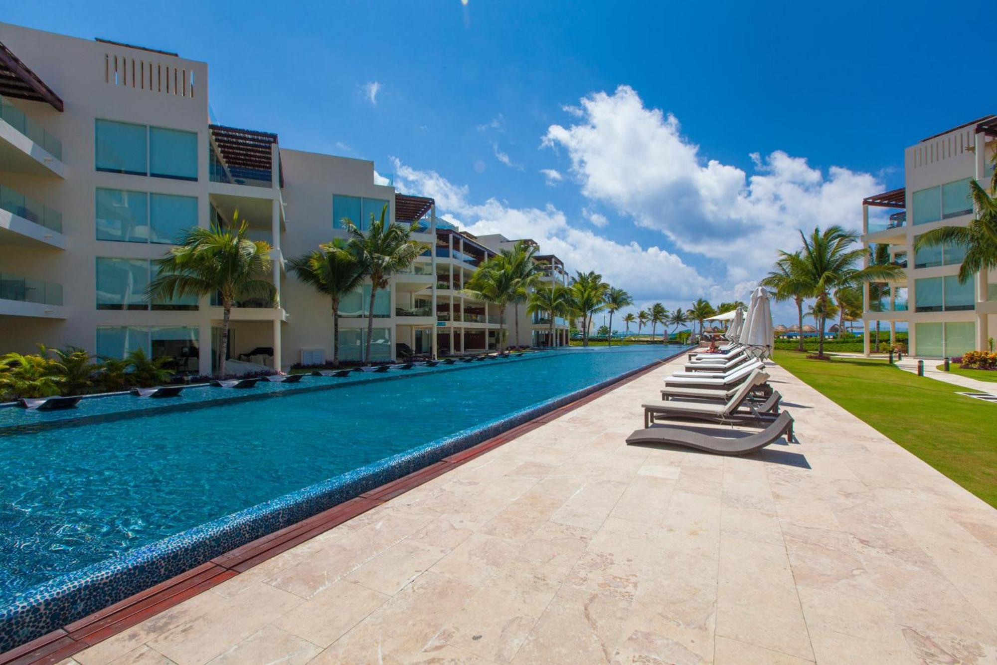 The Elements Oceanfront & Beachside Condo Hotel Playa del Carmen Esterno foto