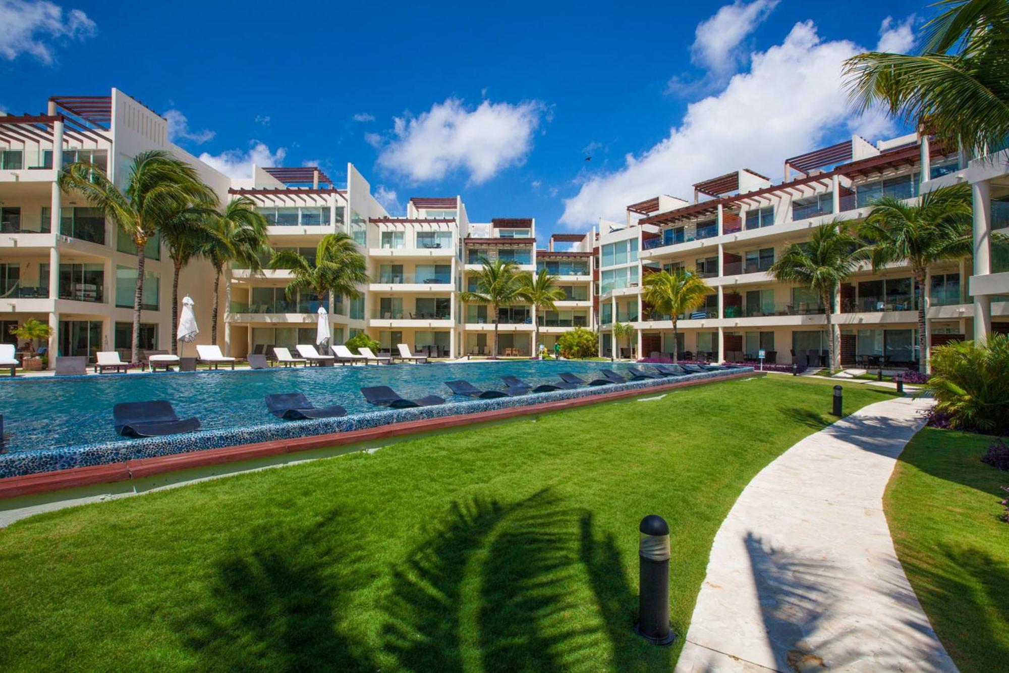 The Elements Oceanfront & Beachside Condo Hotel Playa del Carmen Esterno foto