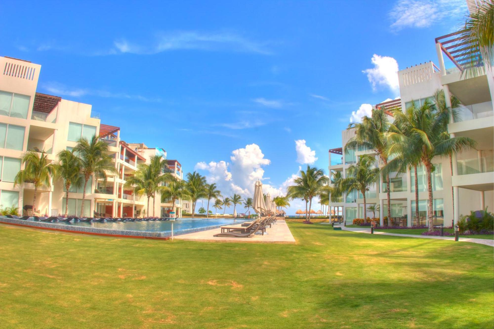 The Elements Oceanfront & Beachside Condo Hotel Playa del Carmen Esterno foto