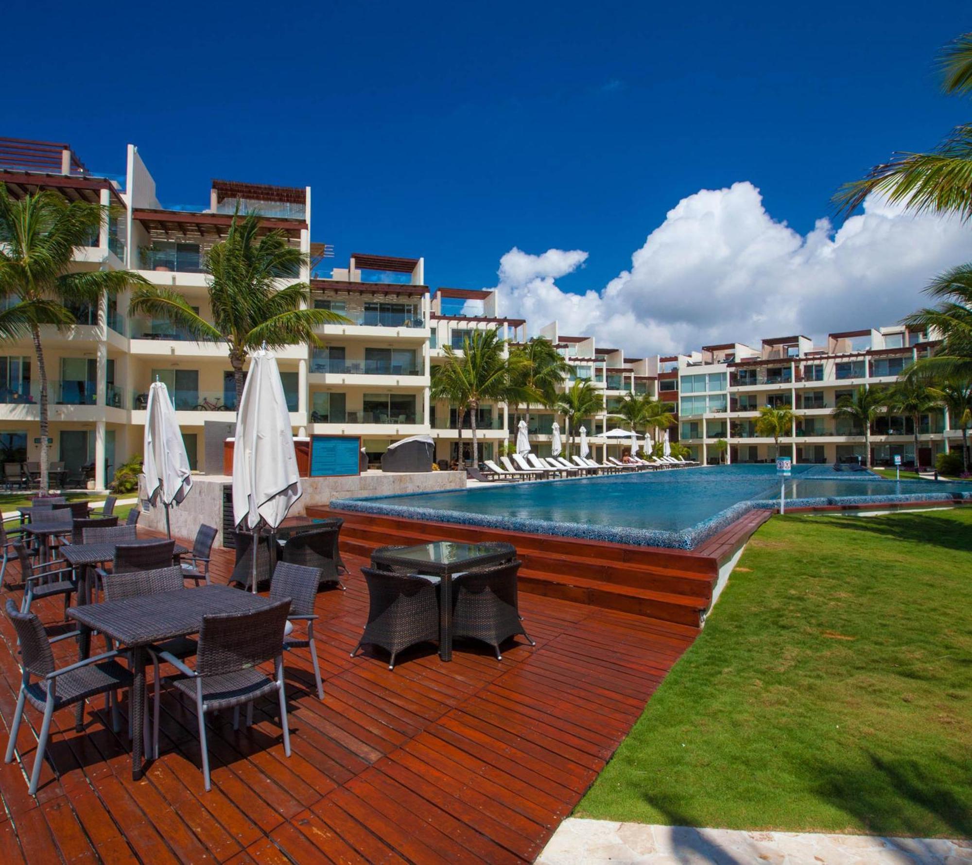 The Elements Oceanfront & Beachside Condo Hotel Playa del Carmen Esterno foto