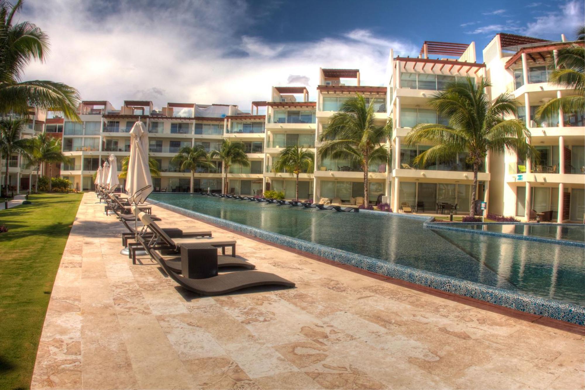 The Elements Oceanfront & Beachside Condo Hotel Playa del Carmen Esterno foto