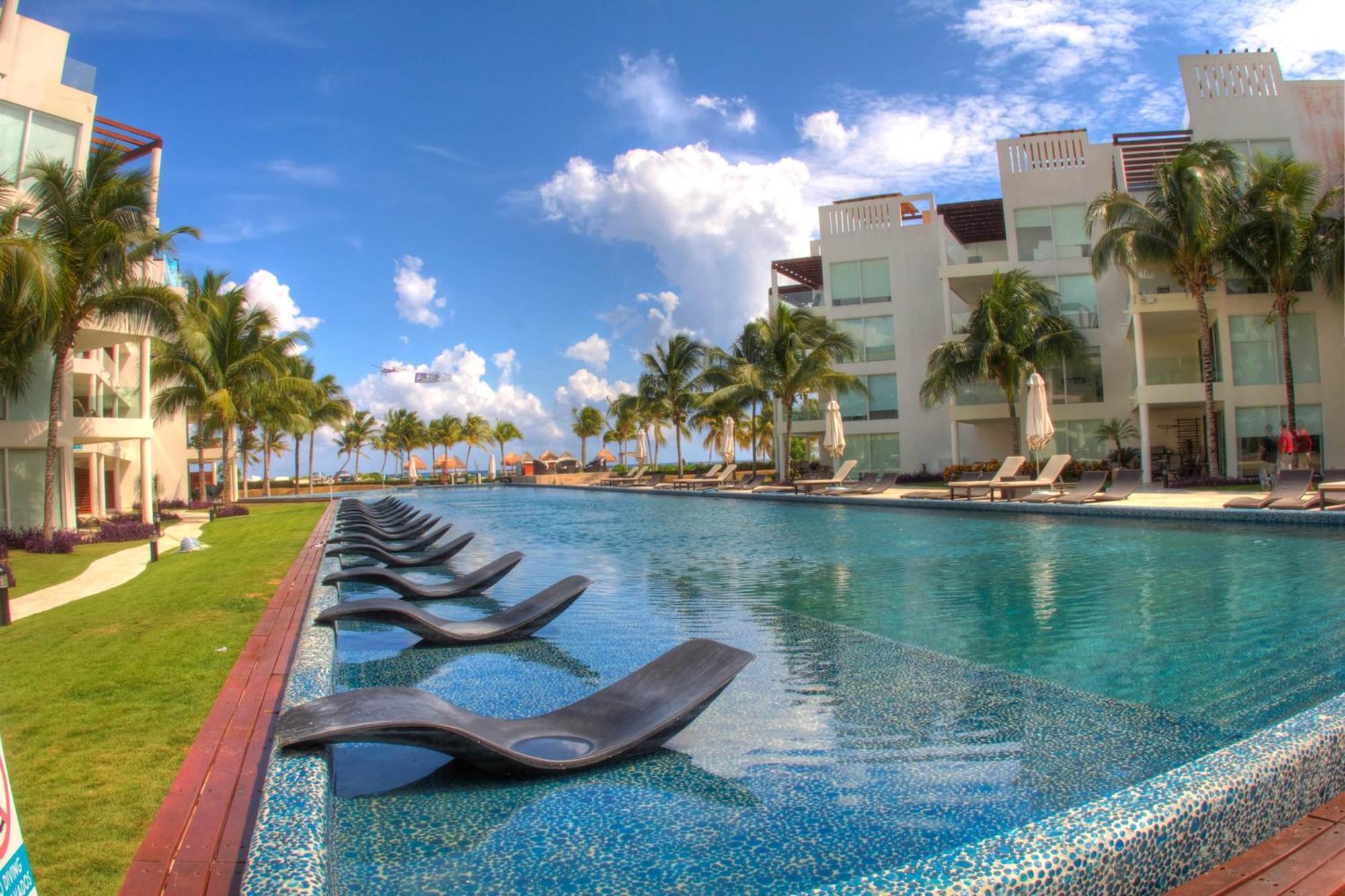 The Elements Oceanfront & Beachside Condo Hotel Playa del Carmen Esterno foto