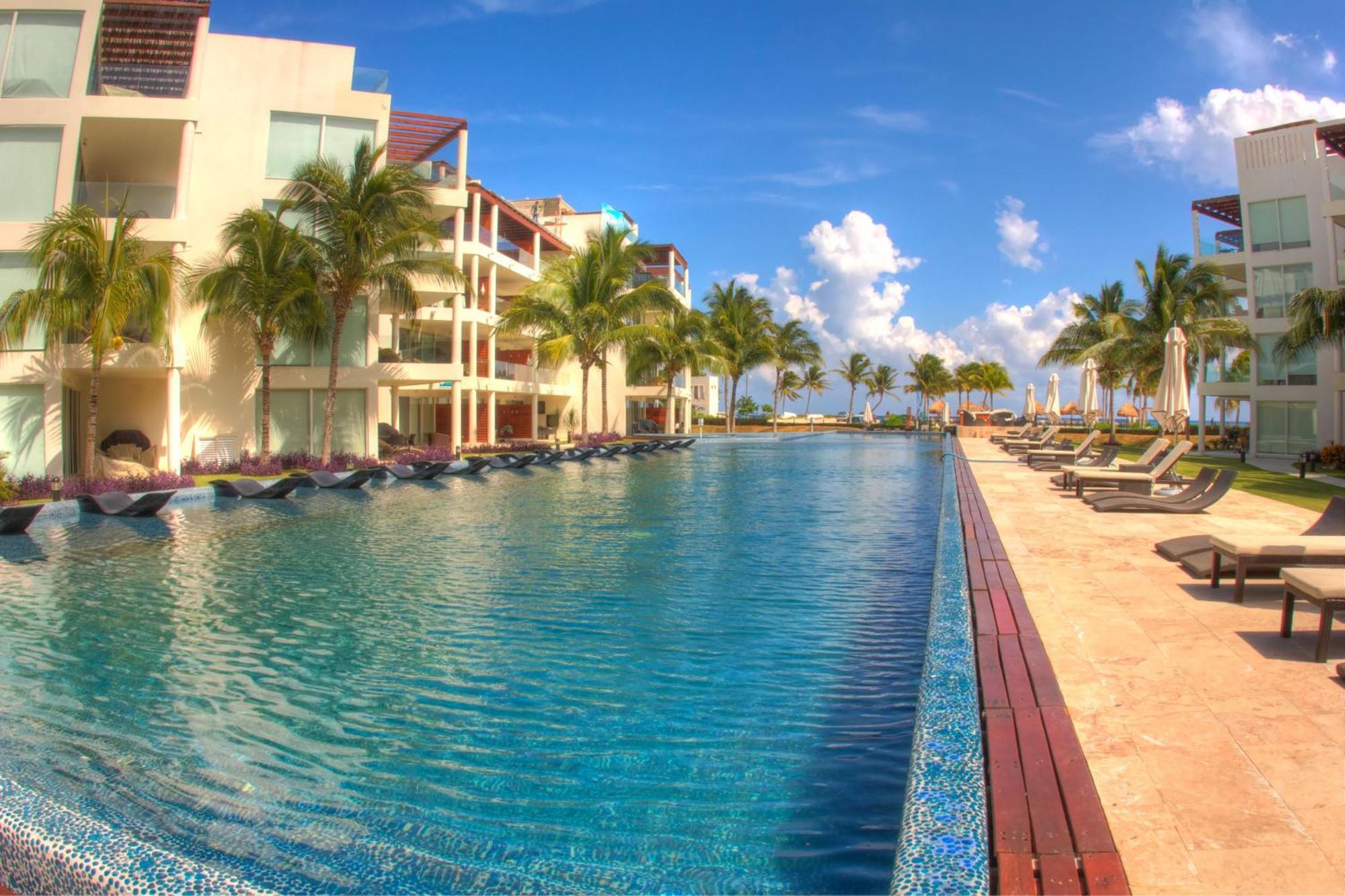 The Elements Oceanfront & Beachside Condo Hotel Playa del Carmen Esterno foto