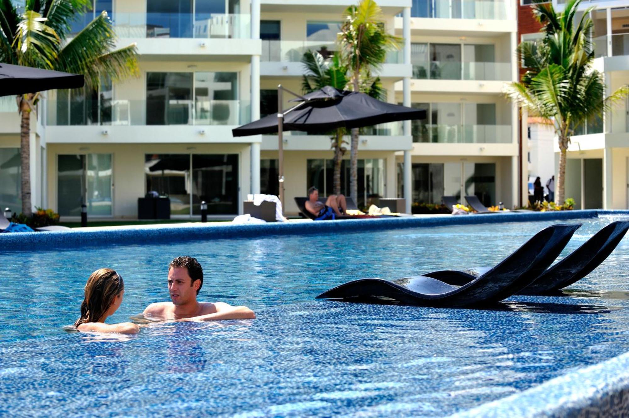 The Elements Oceanfront & Beachside Condo Hotel Playa del Carmen Esterno foto